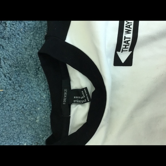 Black and white crop top - Picture 2 of 2